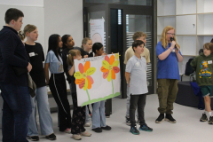 Die Schüler:innen stellen ihr Ergebnis vor